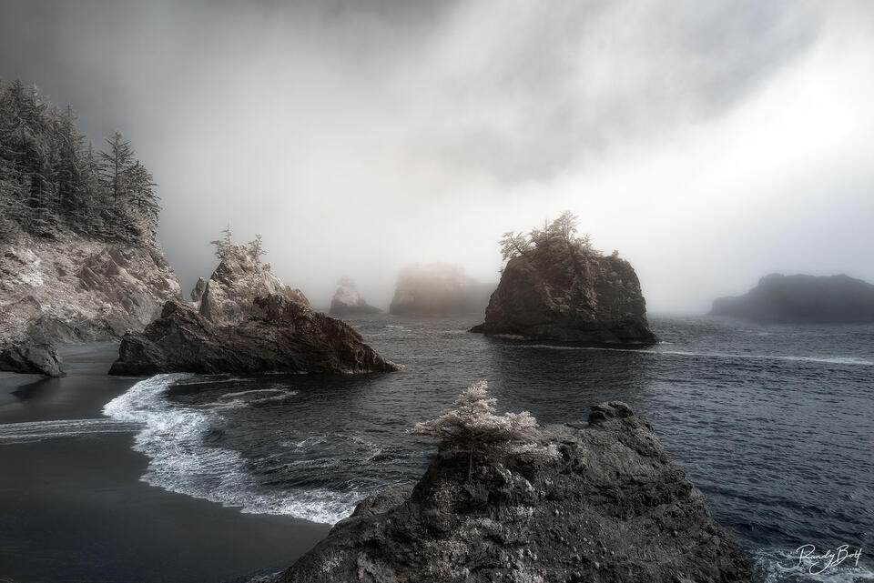 secret beach in standard infrared on the Oregon Coast